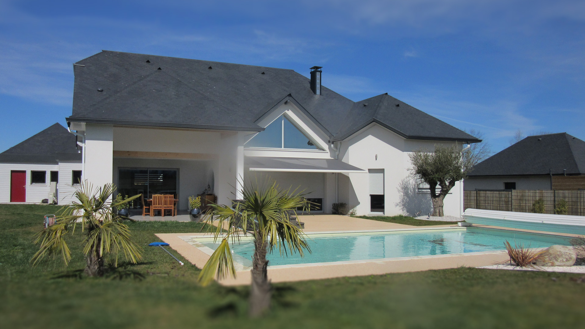 La Bonne Maison - Terrasse avec piscine